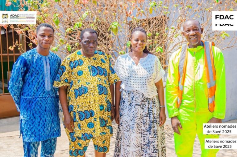 Ateliers nomades de sculptures de pierre granite à Savè : Yacine Lassissi visite le site de Fiditi